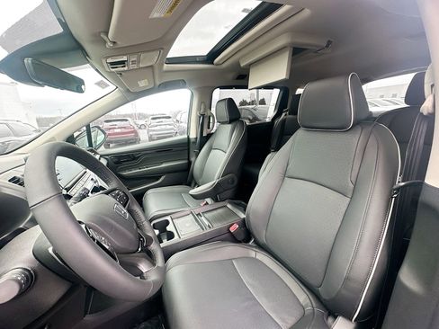 New 2026 Honda Odyssey Elite image 4