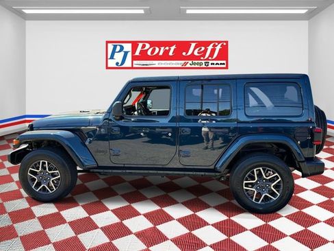 Used 2025 Jeep Wrangler Unlimited Sahara AWD/4WD image 6