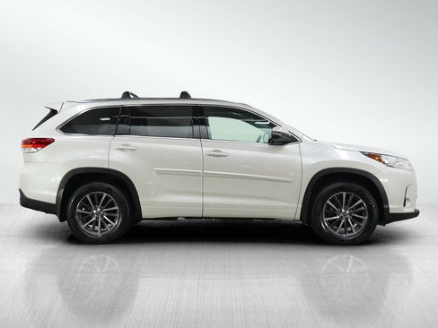 Used 2017 Toyota Highlander XLE w/ Protection Package #3 AWD/4WD image 6
