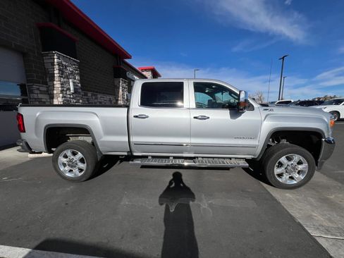Used 2018 GMC Sierra 2500 SLT w/ Duramax Plus Package image 2