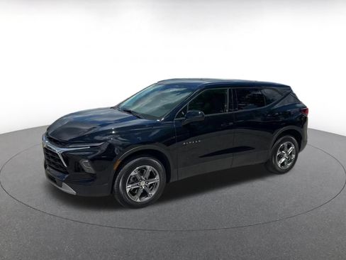 Used 2025 Chevrolet Blazer LT FWD image 8
