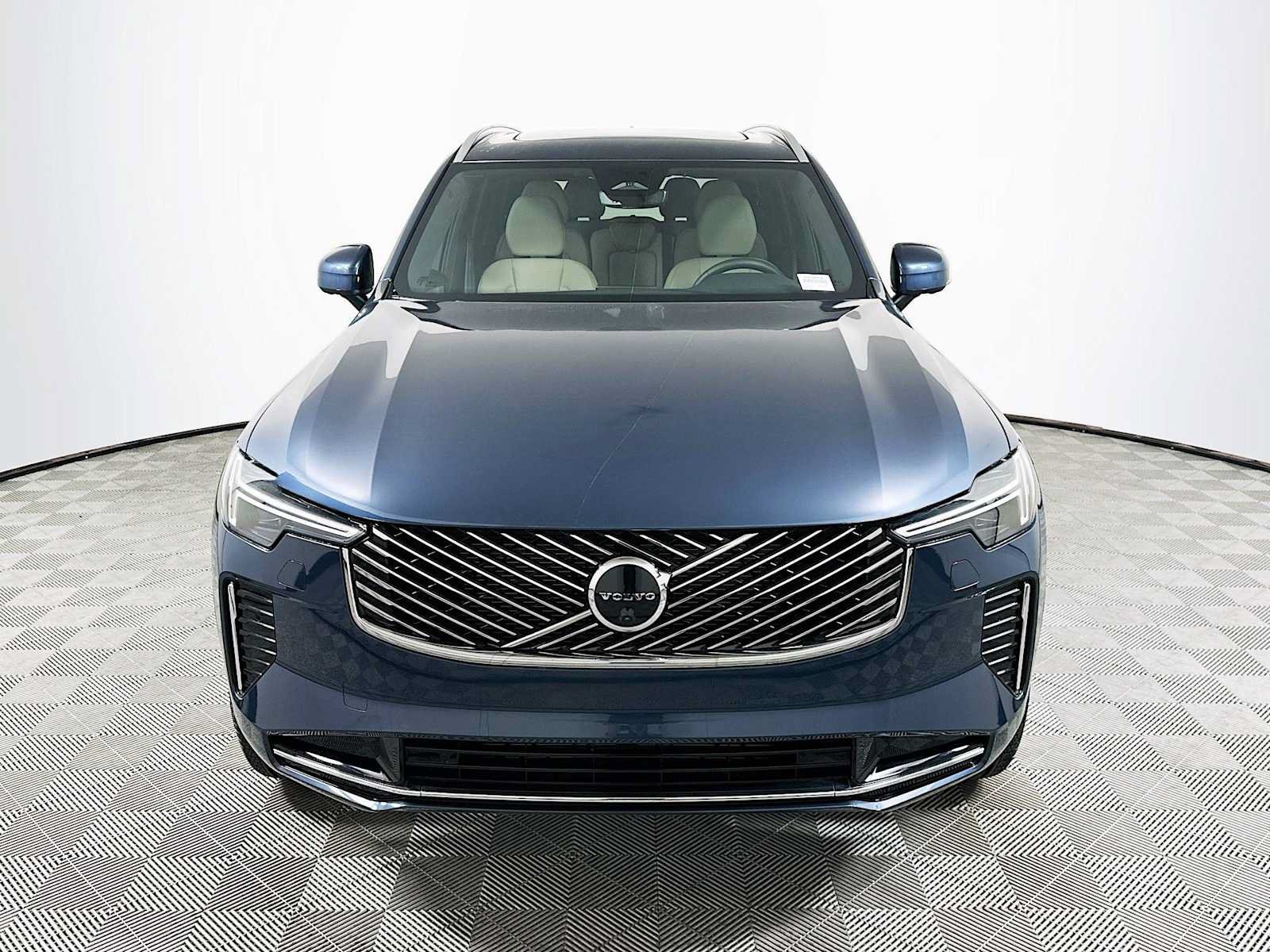 New 2026 Volvo XC90 B6 Plus w/ Protection Package Premier AWD/4WD image 2