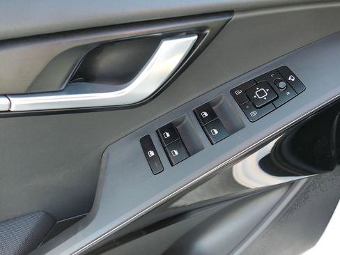 Used 2023 Kia Niro EX Touring image 14