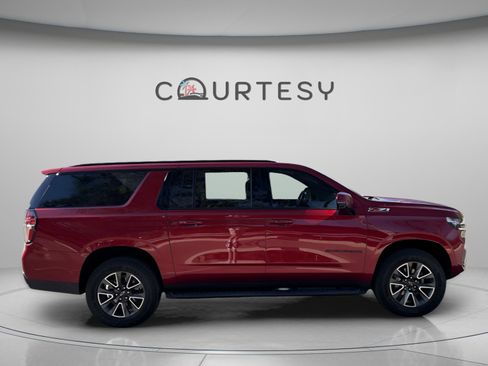 Used 2023 Chevrolet Suburban Z71 w/ Luxury Package image 9