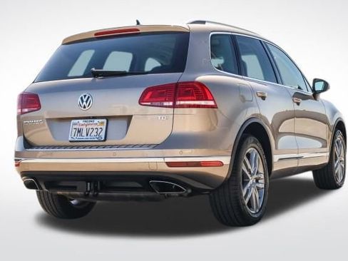 Used 2016 Volkswagen Touareg TDI image 4