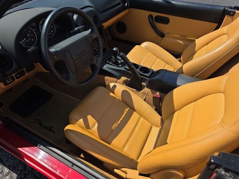 Used 1994 MAZDA MX-5 Miata RWD image 4