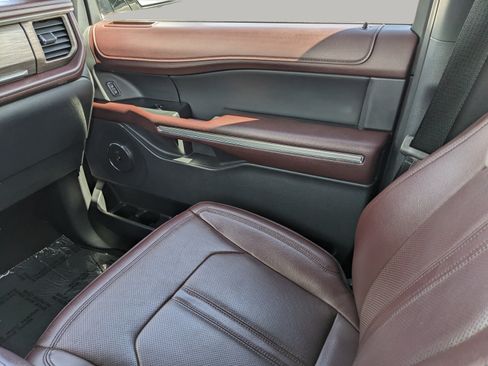 Used 2023 Ford Expedition Limited AWD/4WD image 16