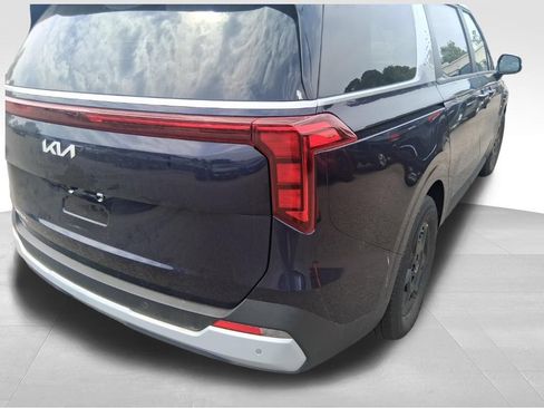 Used 2026 Kia Carnival FWD image 9