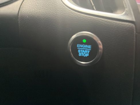 Used 2018 Ford Edge Titanium w/ Equipment Group 301A AWD/4WD image 26