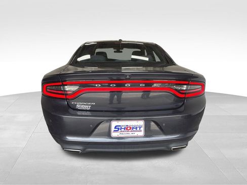 Used 2019 Dodge Charger SXT RWD image 5