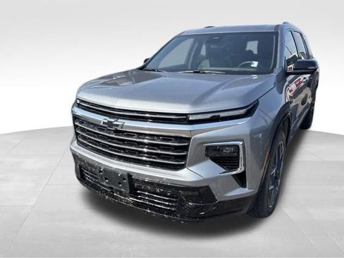Used 2026 Chevrolet Traverse High Country w/ LPO, Floor Liner Package AWD/4WD image 3