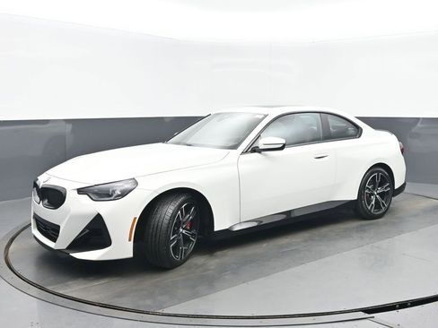 Used 2023 BMW 230i xDrive Coupe w/ Premium Package image 7