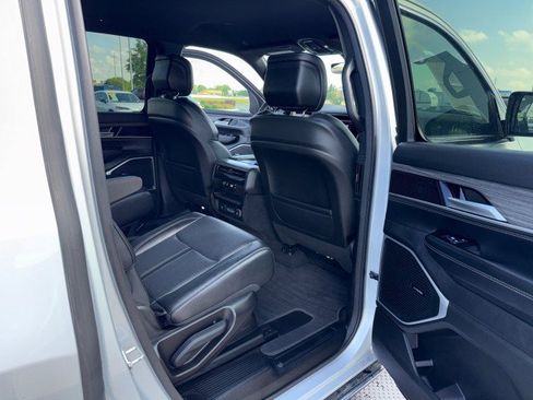 Used 2024 Jeep Wagoneer Series II AWD/4WD image 14