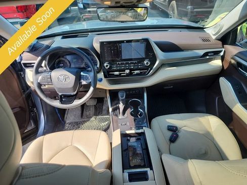 Used 2021 Toyota Highlander Platinum AWD/4WD image 8
