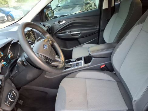 Used 2017 Ford Escape SE w/ Equipment Group 201A FWD image 11