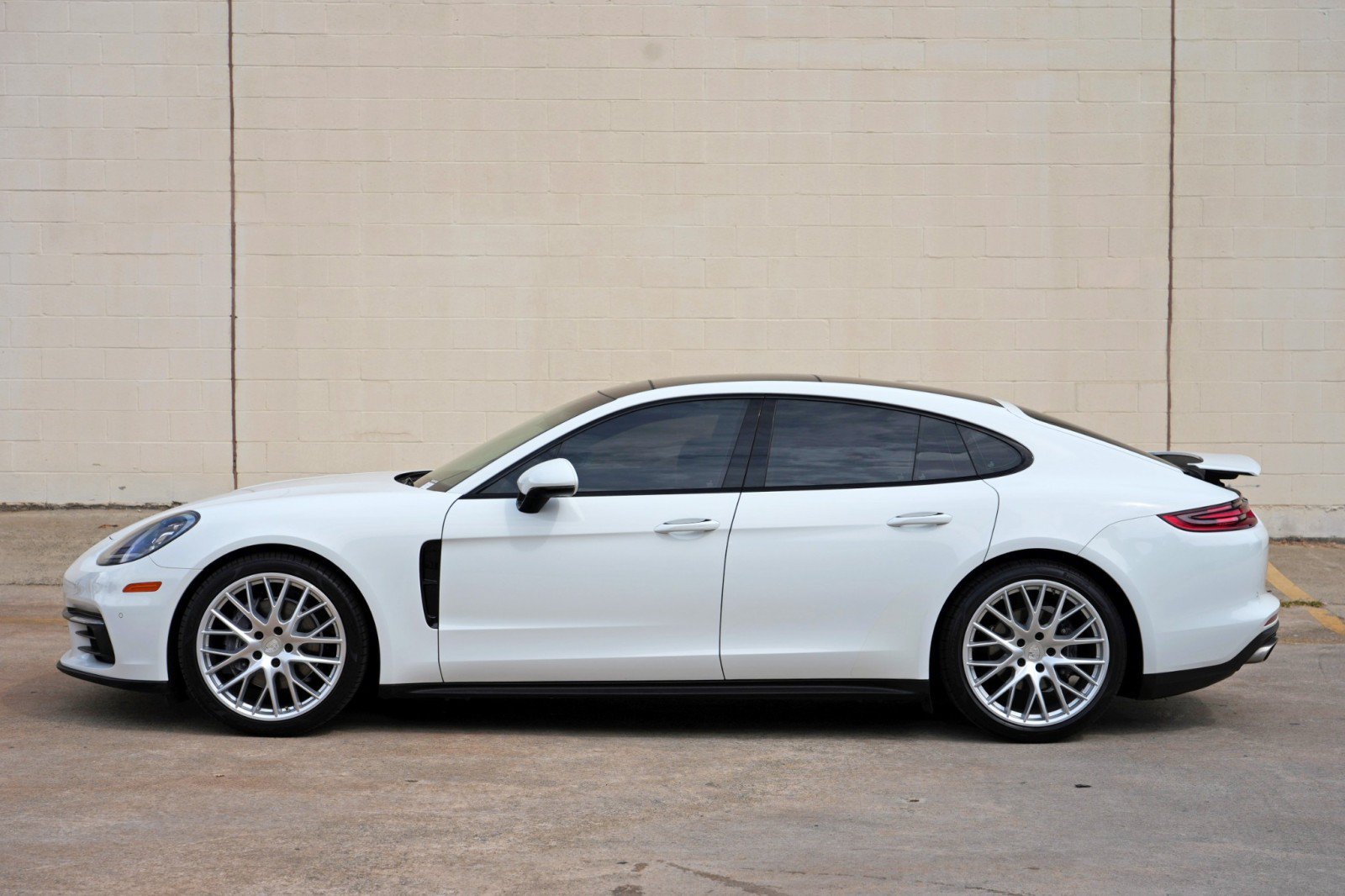 Used 2018 Porsche Panamera image 53