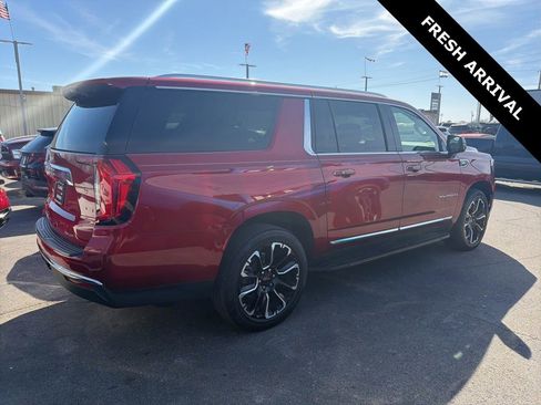 Used 2023 GMC Yukon XL SLT w/ SLT Premium Package image 6