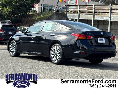 Used 2024 Nissan Altima 2.5 SV image 6