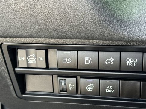 Used 2023 Toyota Tundra Limited AWD/4WD image 28