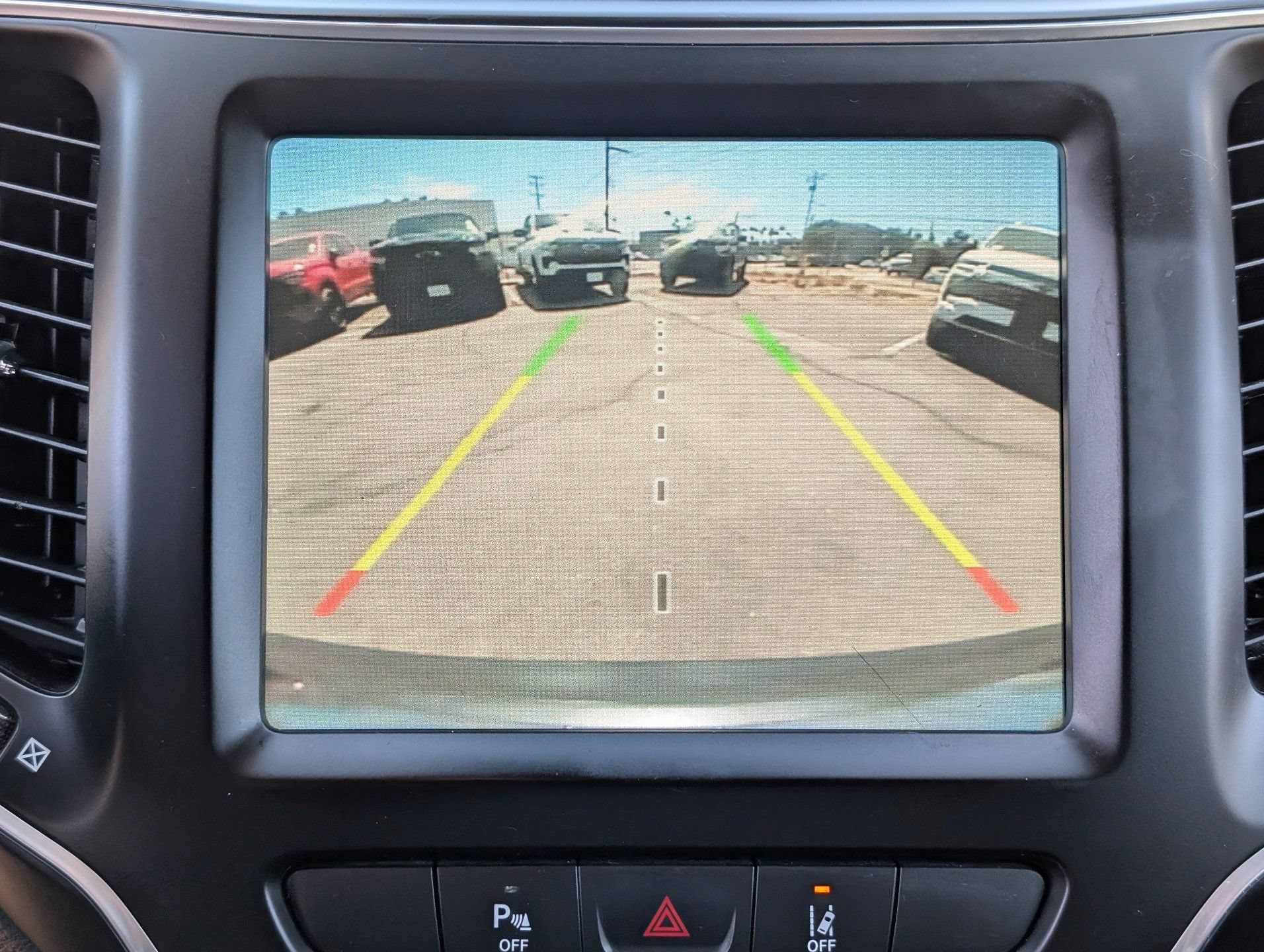 Used 2021 Jeep Cherokee Latitude Lux w/ Comfort/Convenience Group FWD image 23