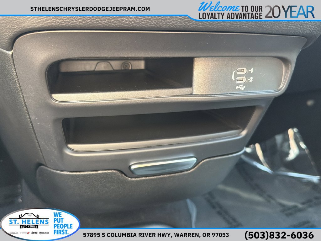 New 2027 Chrysler Pacifica Select w/ Family Tech Group AWD/4WD image 27