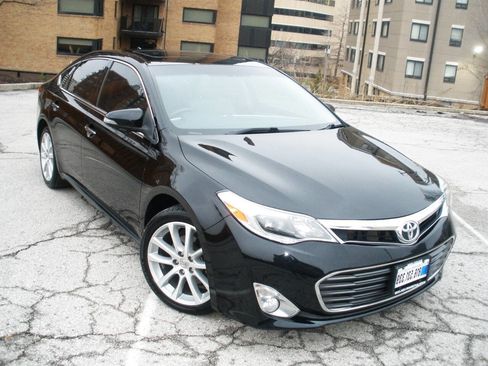 Used 2013 Toyota Avalon Limited image 2