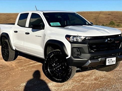 Used 2024 Chevrolet Colorado Trail Boss w/ Safety Package image 3