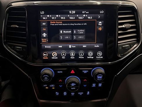 Used 2019 Jeep Grand Cherokee Limited AWD/4WD image 24