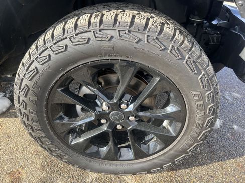 Used 2022 Jeep Gladiator Willys image 36