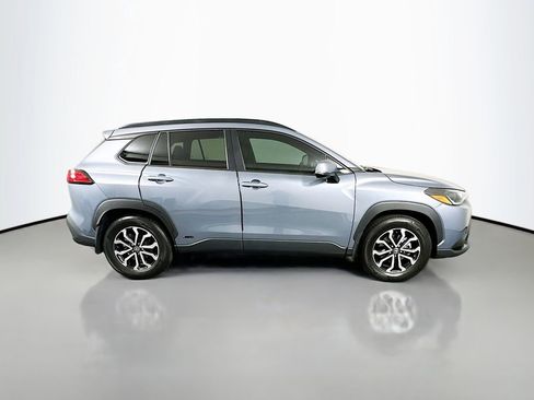 Certified 2024 Toyota Corolla Cross SE image 4