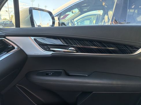 Used 2025 Cadillac XT6 Premium Luxury image 23