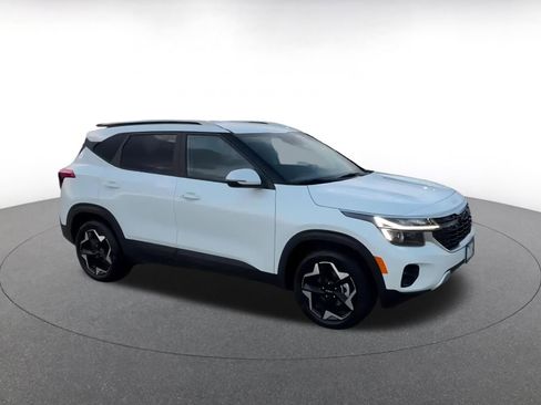 Used 2025 Kia Seltos S image 2