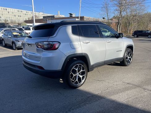 Used 2024 Jeep Compass Limited AWD/4WD image 8