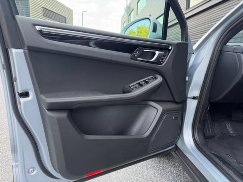 Certified 2026 Porsche Macan AWD/4WD image 18