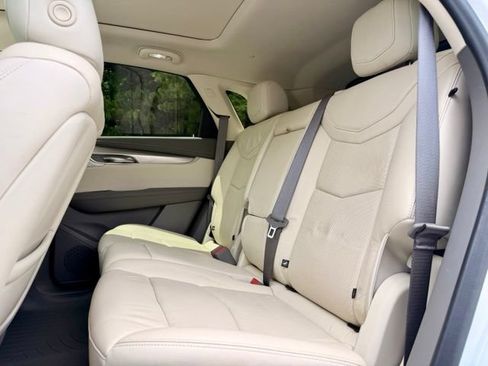 Used 2020 Cadillac XT5 Premium Luxury AWD/4WD image 26