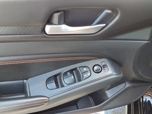 Used 2022 Nissan Altima 2.5 SR FWD image 12