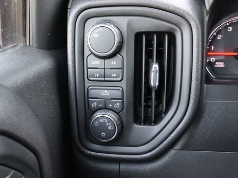 Used 2019 Chevrolet Silverado 1500 Custom Trail Boss w/ Custom Convenience Package AWD/4WD image 8