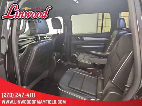 Used 2025 Buick Enclave Preferred FWD image 11