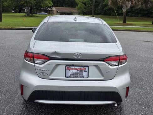 Used 2022 Toyota Corolla LE FWD image 3