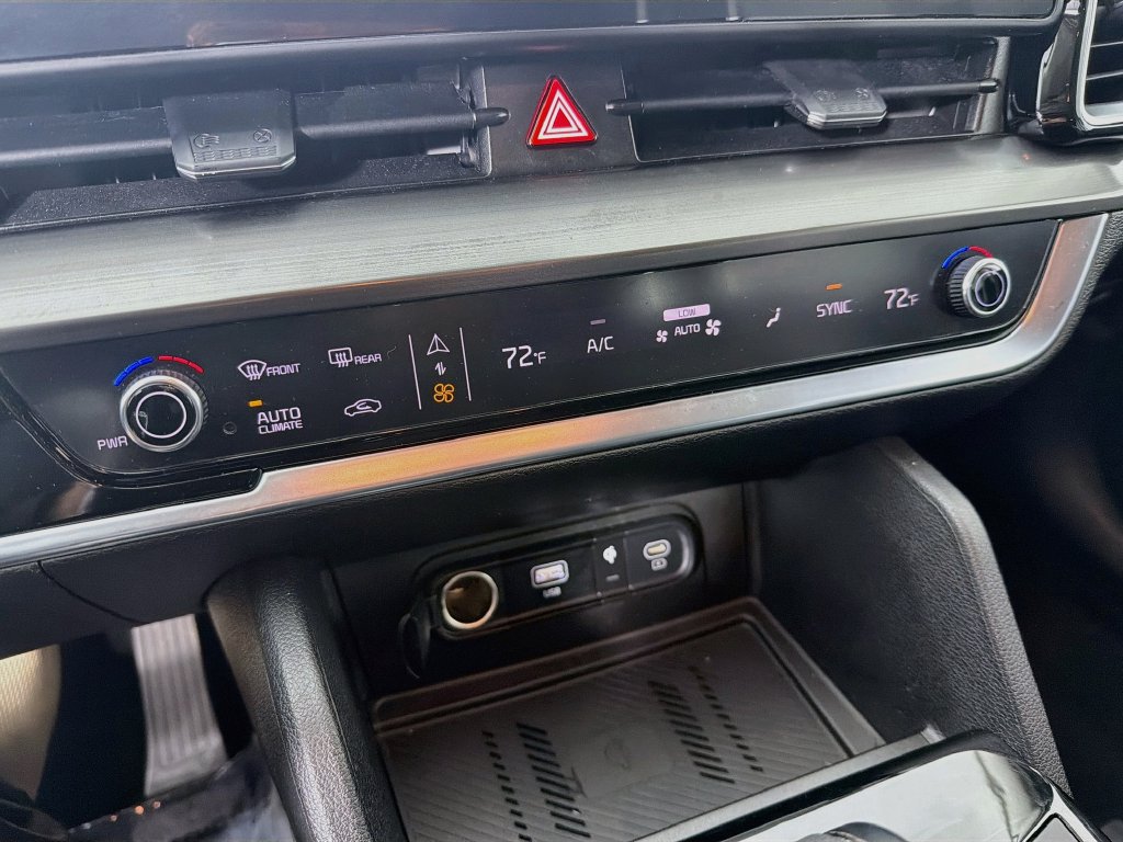 Certified 2024 Kia Sportage EX AWD/4WD image 16