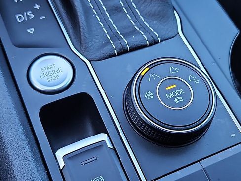 Certified 2022 Volkswagen Atlas SE image 16