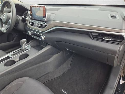 Used 2025 Nissan Altima 2.5 SV FWD image 21