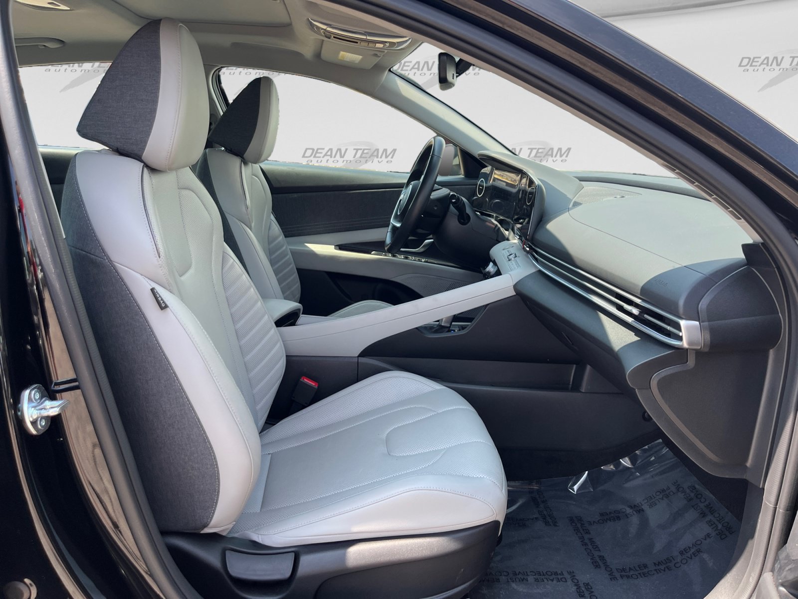 Used 2025 Hyundai Elantra Limited FWD image 15