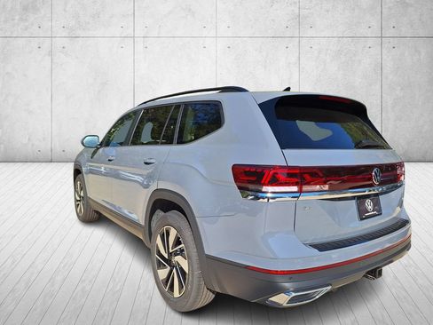 Used 2026 Volkswagen Atlas SE FWD image 3