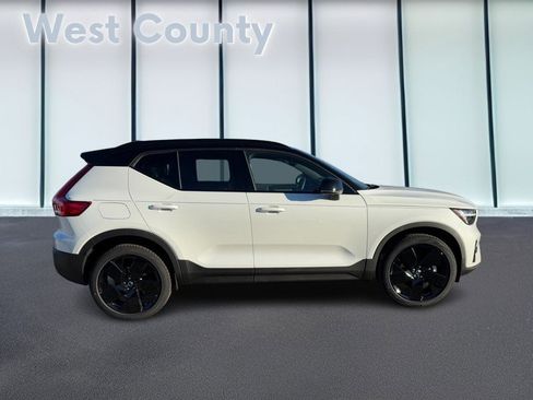 New 2026 Volvo XC40 B5 Ultra w/ Climate Package image 3