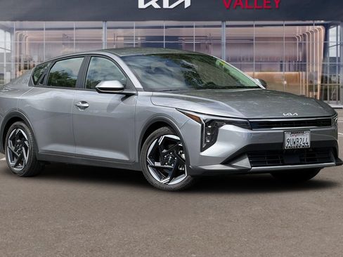 Certified 2025 Kia K4 EX FWD image 2