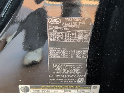 Used 2025 Land Rover Discovery Metropolitan Edition AWD/4WD image 31