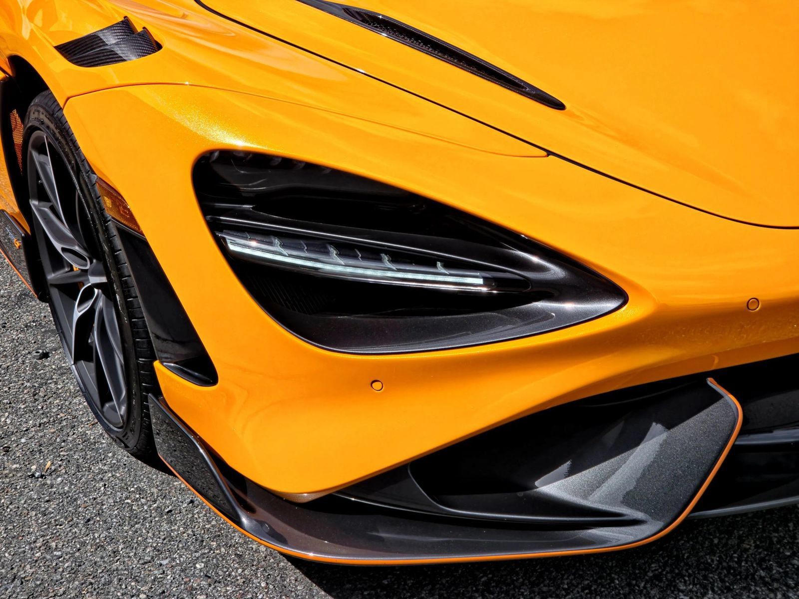 Used 2022 McLaren 765LT RWD image 16