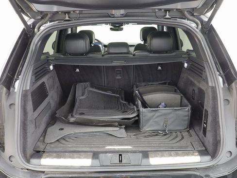 Used 2023 Land Rover Range Rover Sport SE Dynamic image 17