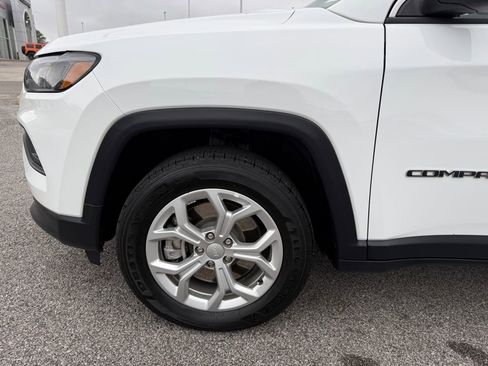 Used 2024 Jeep Compass Latitude image 27